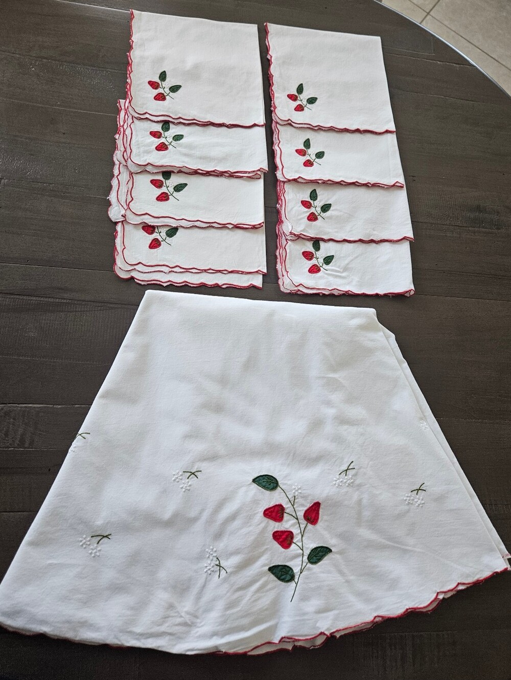 Vintage 60" Round Tablecloth w/ 8 Napkins Embroidered Applique Strawberry MCM